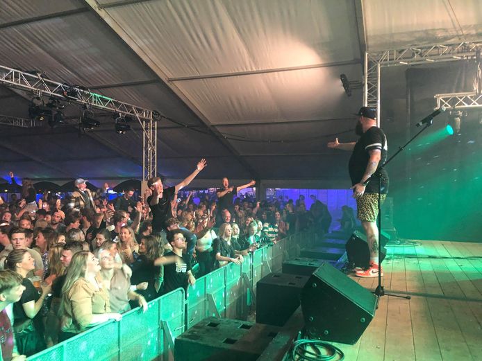 Skoften Sloopservice viel de eerste vrijdag in bij het Helders Fees, omdat The Partysquad afzegde.