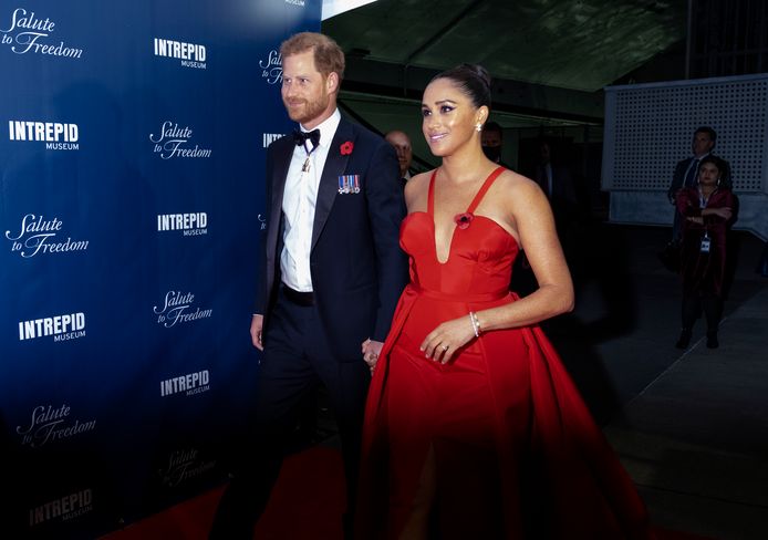 Le prince Harry, duc de Sussex, et Meghan, duchesse de Sussex, arrivent à l'Intrepid, Sea Air & Space Museum's inaugural Intrepid Valor Awards le 10 novembre 2021 à New York.
