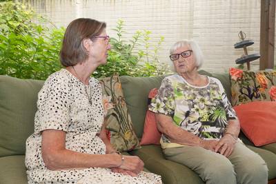Anneke (95) uit Someren kreeg pas zwemles op haar 37ste, sindsdien is ze niet weg te slaan uit het b