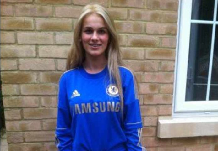 Darcy Wells in het shirt van Chelsea. Bij de Londense topclub ging ze er door het misbruik mentaal helemaal onderdoor.