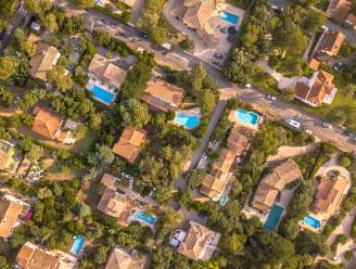 Franse belastingdienst ontdekt 120.000 niet-aangegeven zwembaden via luchtfoto’s