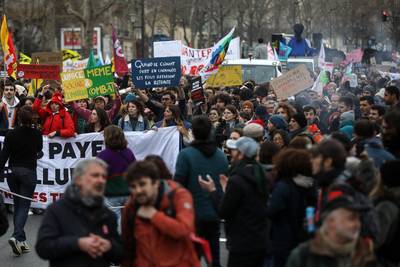Fransen betogen opnieuw tegen hogere pensioenleeftijd: honderdduizenden mensen op straat