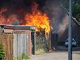 Meerdere schuurtjes vlogen in brand aan de Balladeberg in Roosendaal.