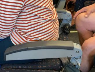 EasyJet reageert op vliegtuigstoelen zonder rugleuning: “Tijdens vlucht mag er niemand zitten”