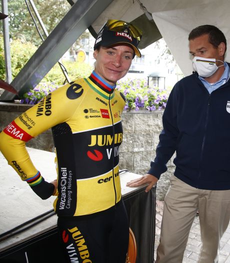UCI pakt Marianne Vos overwinning af door polsen op het stuur: ‘Jammer, maar het is een regel’