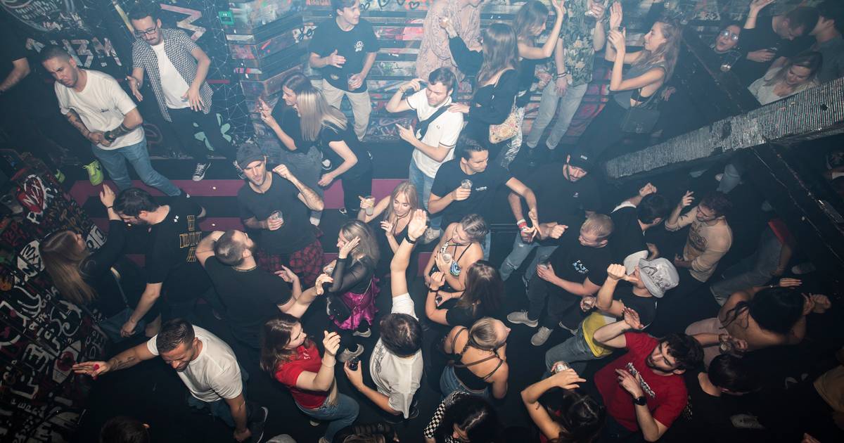 Pepper spraylike stuff sprayed in public at ADE party Elrow