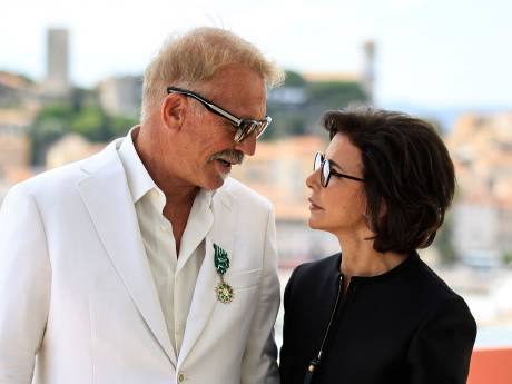 Kevin Costner et Rachida Dati main dans la main au Festival de Cannes