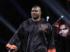 Bredase trainer Alistair Overeem reageert op schorsing: ‘Onzin dat zijn overwinning op Badr Hari is afgepakt’