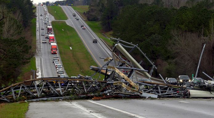 Schade na de storm in Lee County, Alabama.