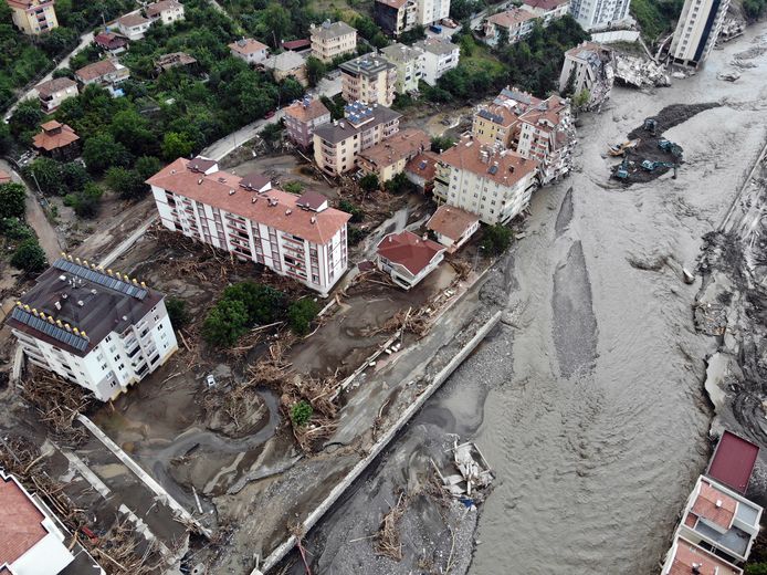 Beelden van de hevige overstromingen in het noorden van Turkije.