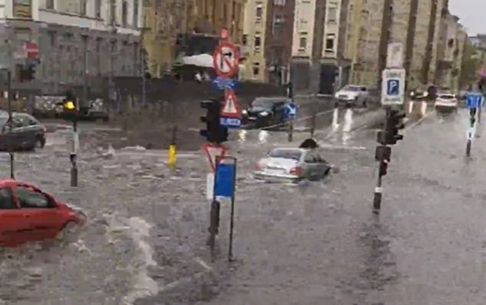 Wateroverlast aan het Berchem Station in Antwerpen.