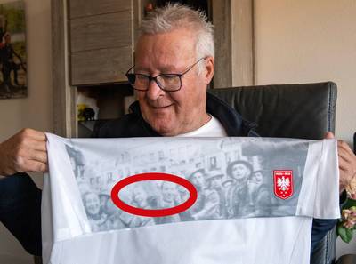 Ouders van Jos (77) staan op iconische bevrijdingsfoto: ‘Je ouders op een NAC-shirt, dat is toch bij