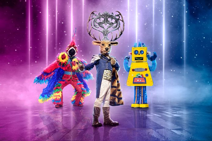 'The Masked Singer'; seizoen 2, de eerste Masked Singers treden uit de schaduw, het raden kan beginnen! Op de foto: Papegaai, Edelhert, Robot