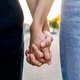 Romantische wandeling: waarom je af en toe hand in hand moet lopen met je partner