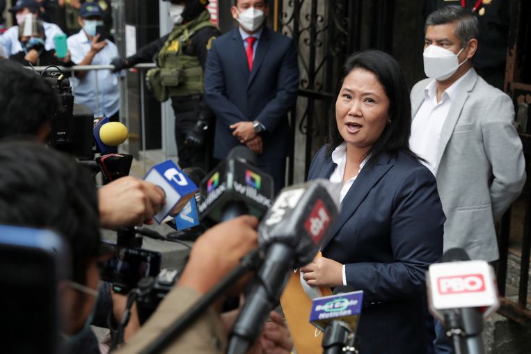 Keiko Fujimori meent dat er fraude werd gepleegd bij de presidentsverkiezingen, hoewel internationale waarnemers beklemtonen dat alles eerlijk verlopen is. Beeld REUTERS