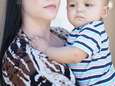 Draagmoeder beleeft nachtmerrie nadat ze 'dubbel zwanger' werd: "Bijna pakten ze mijn eigen zoon af"