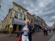 Joke Alferink begint een project met Cibap om historische daklijsten in de binnenstad van Kampen weer te voorzien van de oude naam van het gebouw. Aan de Oudestraat staat die naam bijvoorbeeld nog wel op 'Schildt van Vranckryck'.