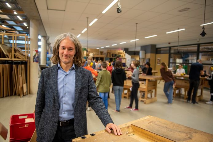 Jan van der Meij van het Alma College tijdens de open dag van de school vorig jaar.