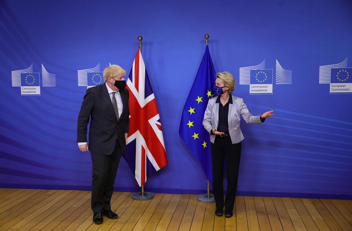 Britse premier Boris Johnson (links) en voorzitter van de Europese Commissie  Ursula von der Leyen (rechts) op 9 december 2020