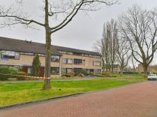 Zwaar vuurwerk met brandstof in voortuin Valkenswaard onklaar gemaakt, huurder is ‘bekende van de politie’