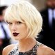 Popster Taylor Swift wint zaak tegen radio-dj die in haar billen kneep