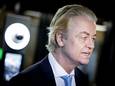 Geert Wilders (PVV) komt aan voor de voortzetting van de formatiegesprekken.