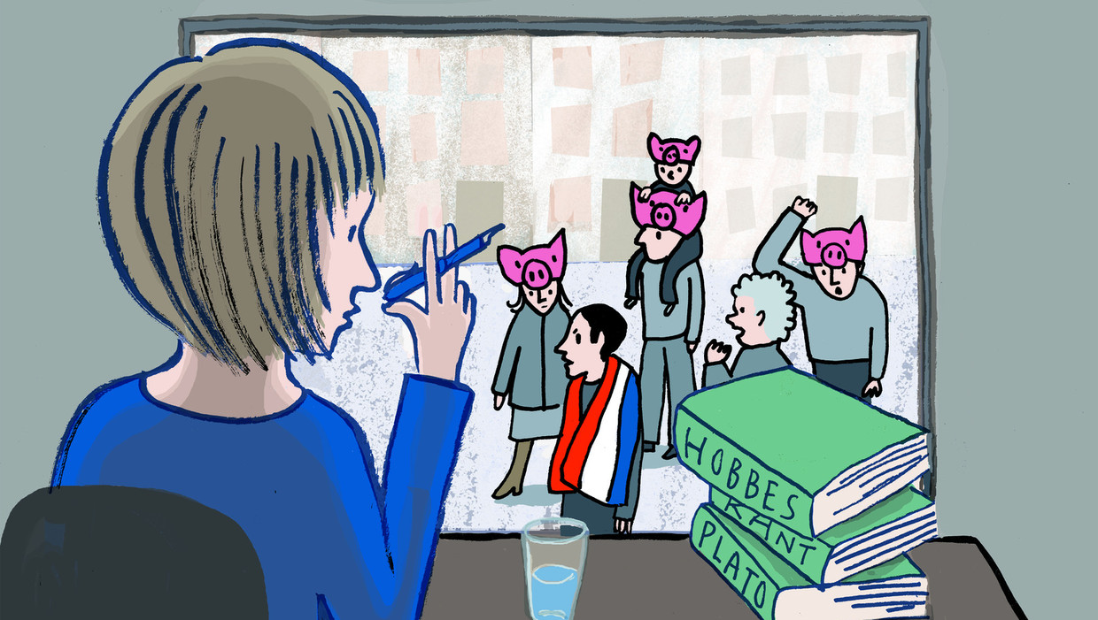 Komende vrijdag, tijdens de Nacht van de Filosofie, wordt bekendgemaakt wie van de vijf genomineerde filosofen de trofee een jaar lang in de kast mag zetten. Beeld Eva Hilhorst