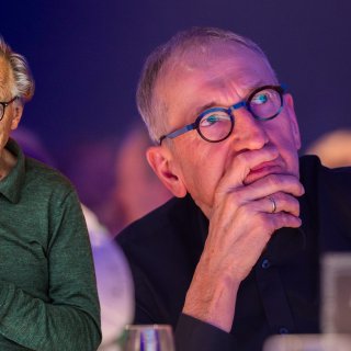 ‘Franky Van der Elst heeft geen gram meer verstand van voetbal dan die zéér kortgerokte vrouwelijke experts’