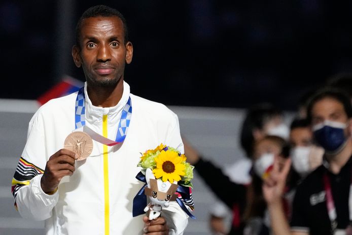 Troisième du marathon, Bashir Abdi avait offert à la Belgique sa septième et dernière médaille aux Jeux Olympiques de Tokyo, l'été dernier.