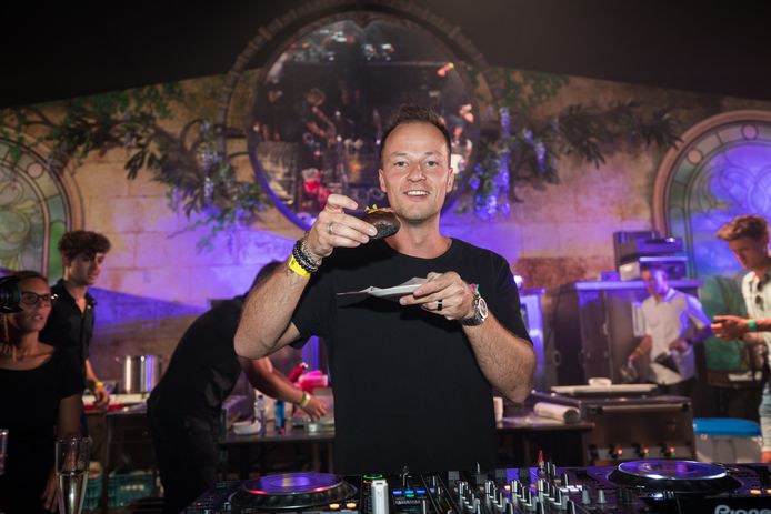 B-Eat restaurant met DJ Yves V op Tomorrowland festival in Boom