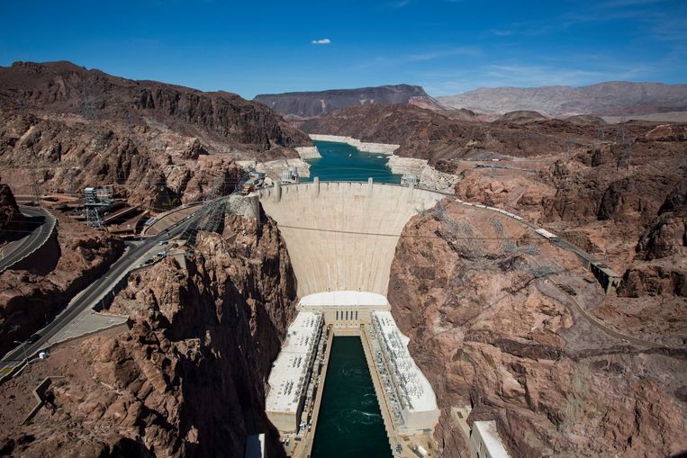 De reusachtige Hooverdam met daarachter Lake Mead. Beeld EPA