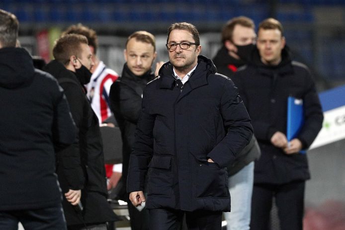 Zeljko Petrovic schaamde zich na de 0-6 nederlaag van Willem II tegen FC Utrecht.