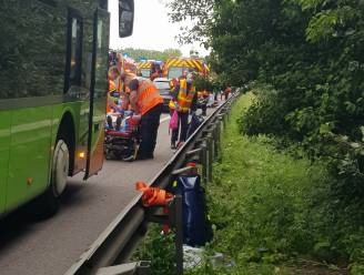 FlixBus met drie West-Vlamingen aan boord knalt tegen brugpijler in Noord-Frankrijk: “Hopelijk komt het goed met de zwaargewonde slachtoffers”