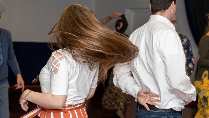 Zes assistentes doen aangifte tegen dansleraar die hen na de lessen betastte: ‘Ik schaam me’