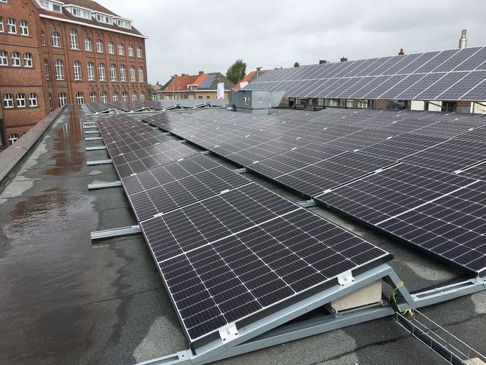 Zonnepanelen op het dak van Leiepoort campus Sint-Vincentius.