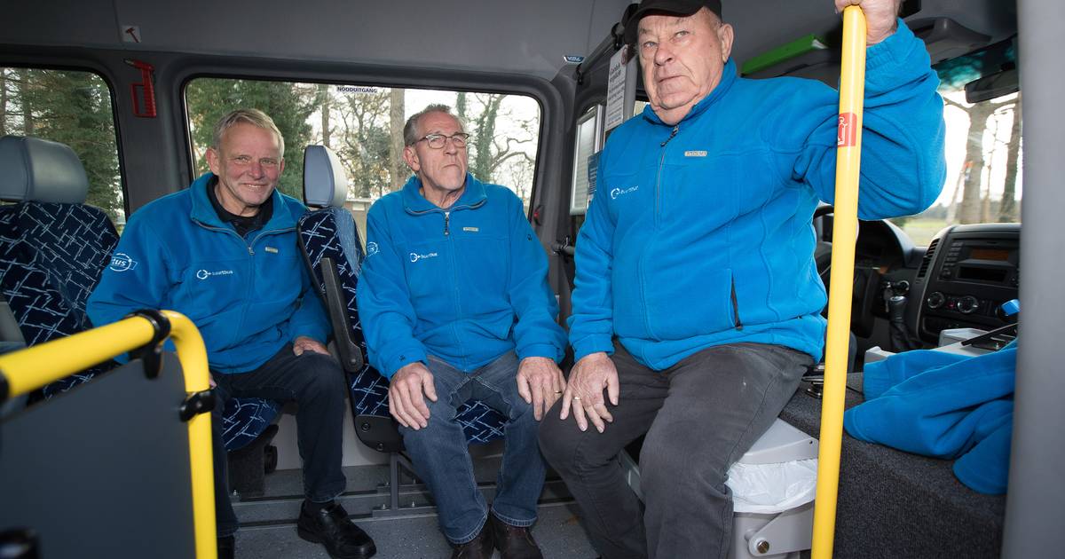 Drie chauffeurs van de buurtbus moeten verplicht met pensioen