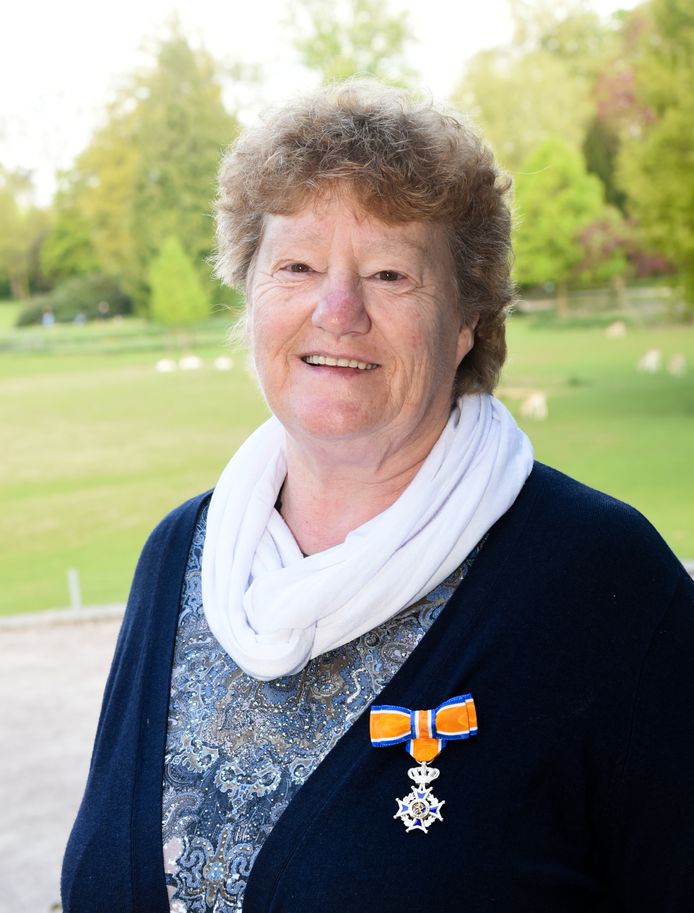 Vrouwkje Jordens (63, Sint Jansklooster) met haar lintje.