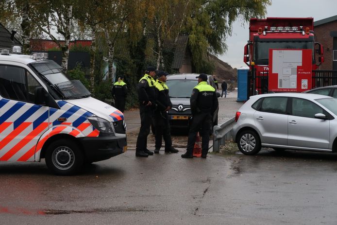 Ook een bedrijfspand aan de Spaanderstraat werd doorzocht