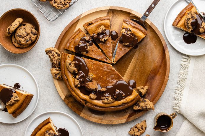 New York style cheesecake met chocolate chip cookies.