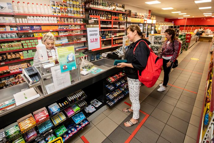 In de Poolse supermarkt Swojska Chata  in naaldwijk zijn de coronarichtlijnen duidelijk zichtbaar voor elke klant