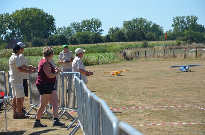 De fly-in van de 20-jarige modelluchtvaartclub 'The Little Wings’ uit Heldergem (Haaltert).