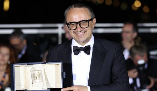 Russische filmmaker spreekt Poetin rechtstreeks toe na winst in Cannes: ‘Maak een einde aan deze slachting’