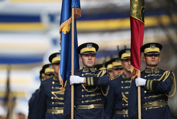 Kosovo vierde op 18 februari 10 jaar onafhankelijkheid met een groots militair defilé.