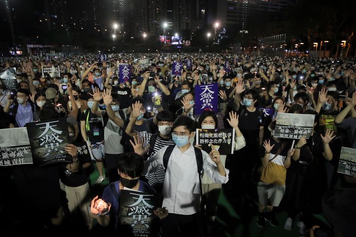 Donderdag kwamen mensen bijeen in Victoria Park in Hongkong voor de jaarlijkse herdenking van het neerslaan van de demonstraties op het Plein van de Hemelse Vrede.
