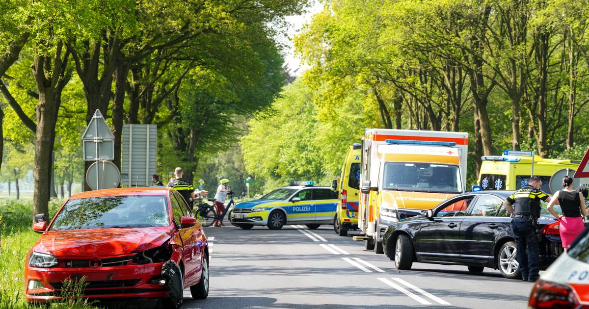 Fietser (81) overleden bij ongeval op N853 bij Schoonebeek