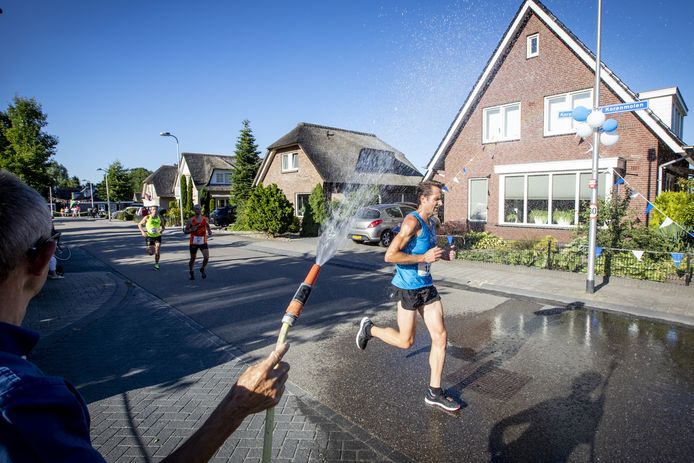 De Dorpsloop in De Lutte is niet meer. Minder deelnemers en minder vrijwilligers hebben de loop die meer dan dertig jaar is gehouden in het centrum van De Lutte de das omgedaan.