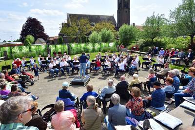 Muziekvereniging bijt het spits af in Nispens theater