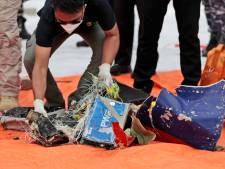 Des débris et des morceaux de corps du Boeing disparu en Indonésie retrouvés, un signal de l’appareil détecté