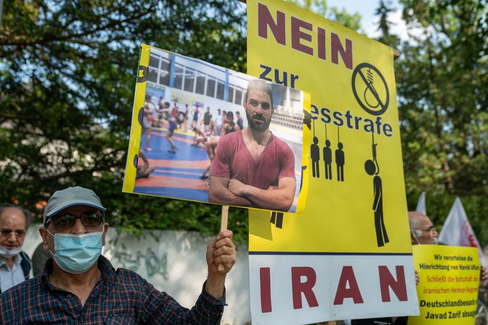 Ook in de Duitse hoofdstad Berlijn verzamelden mensen voor de Iraanse ambassade.