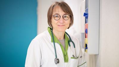 Neuroloog Erika Peeters uit ‘Topdokters’ helpt patiënten na hersentrauma: “Een arts die verdriet niet toelaat, kan niet werken in ons ziekenhuis”